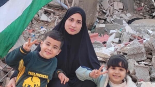 Urgent! I'm Lina from Gaza. Help me get breast cancer treatment. - – Sadik-O