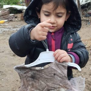 https://sadik-o.com - refugees and asylum seeekers - Save Amira and her two children in Gaza