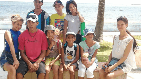 Support Alma de Hogar's Young Dreamers